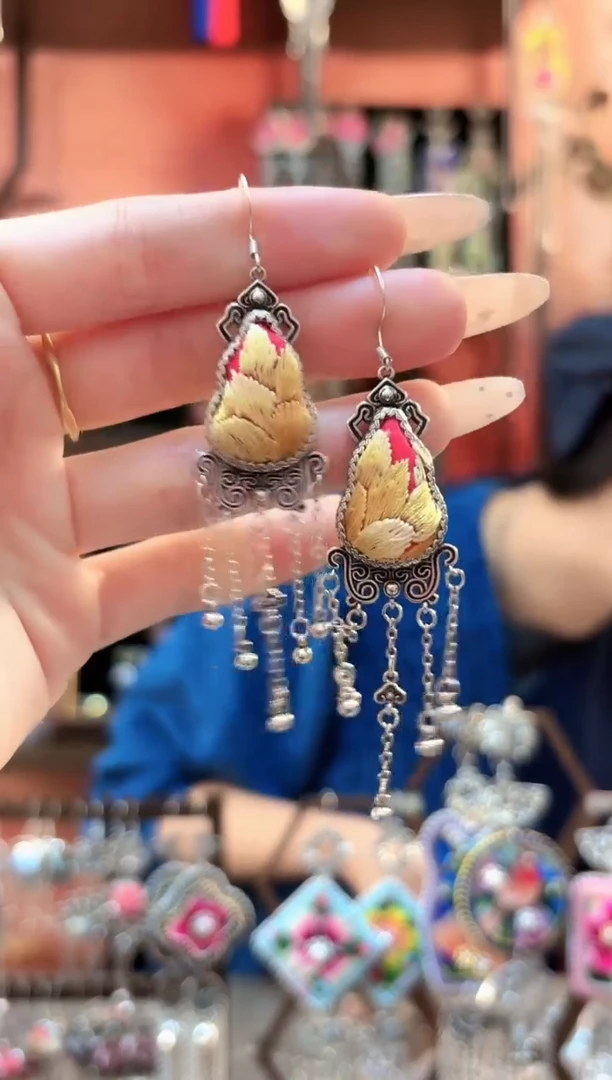 织绣云织谣民族风精美饰品 114