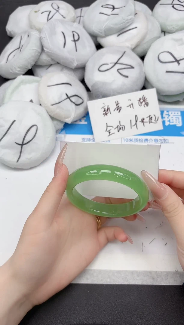 未镶嵌手镯石英质玉253-60