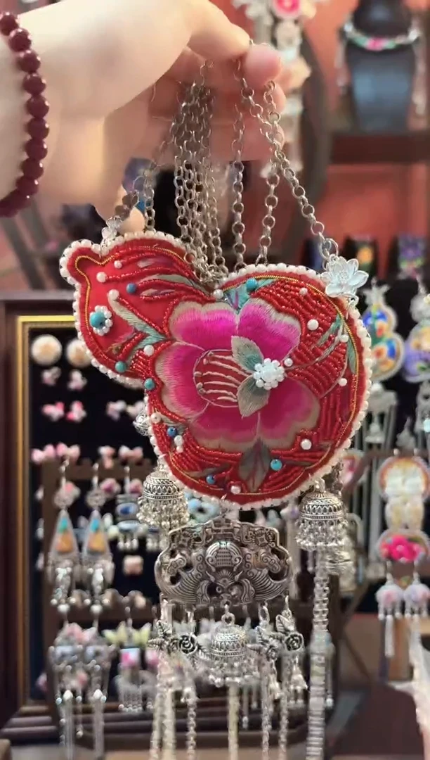 织绣 云织谣民族风精美饰品   377