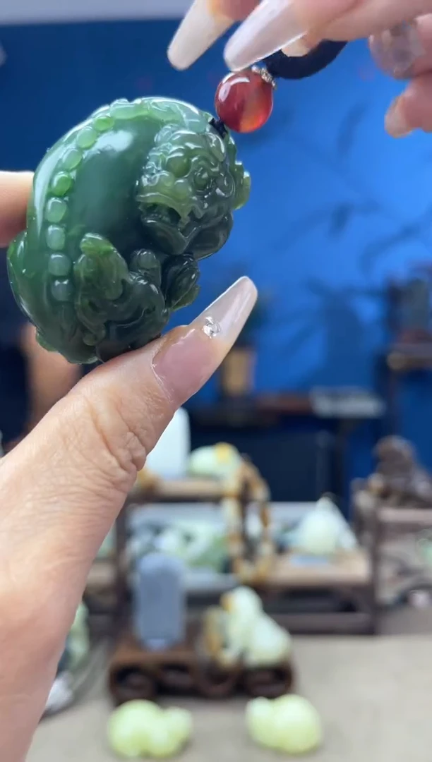 和田玉未镶嵌颈饰1