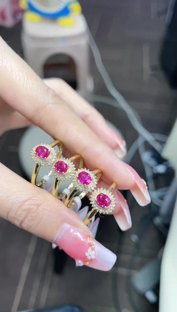 18K金镶嵌天然无烧红宝石戒指 K黄 多样性发其一