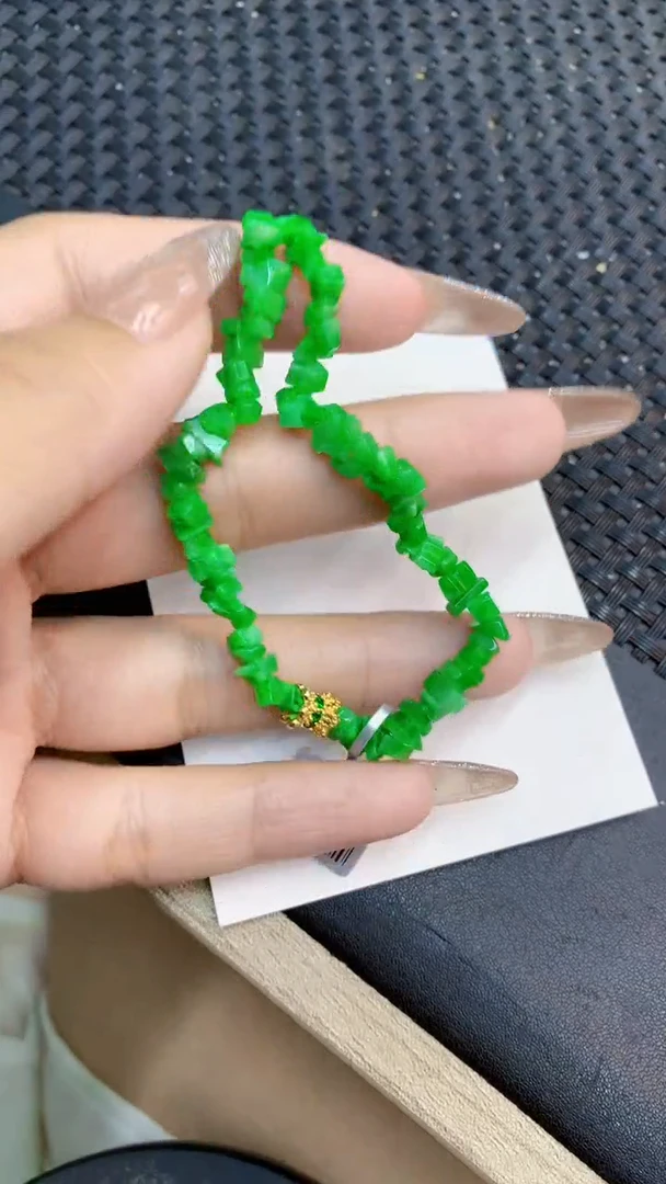 颈饰未镶嵌翡翠1