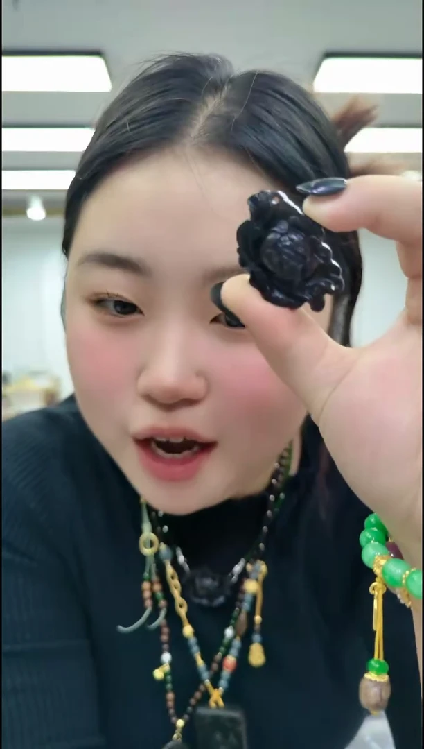 【闪购商品】楠木1407黑雕刻花吊坠