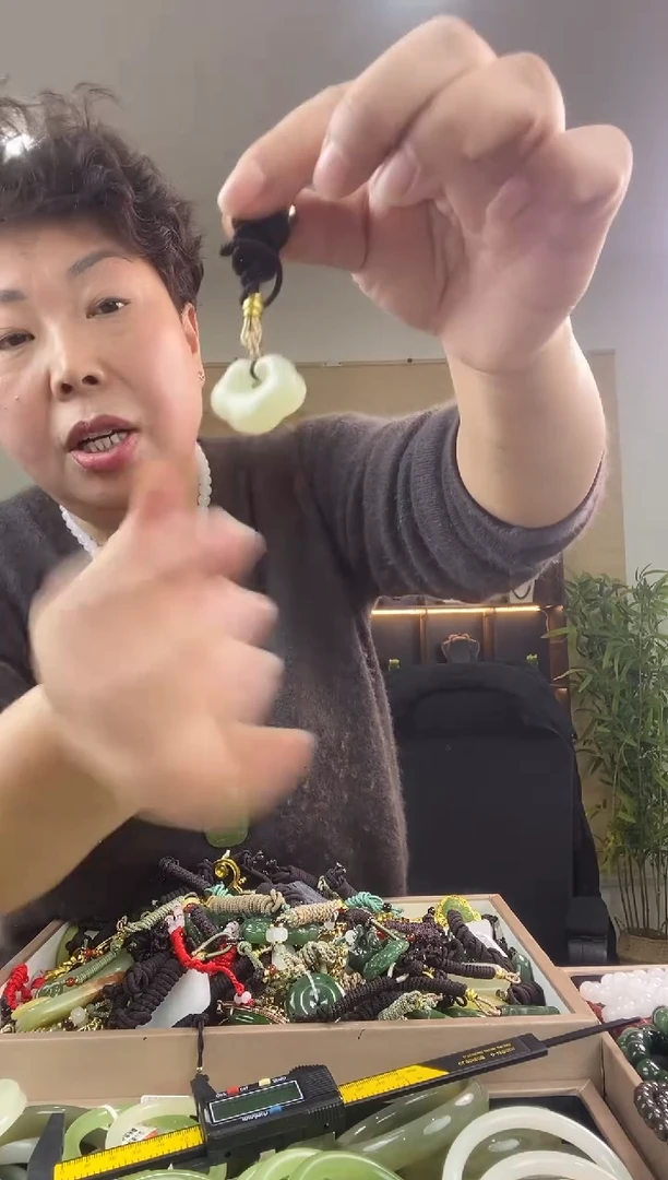 颈饰未镶嵌和田玉多样性拍一发一 0181