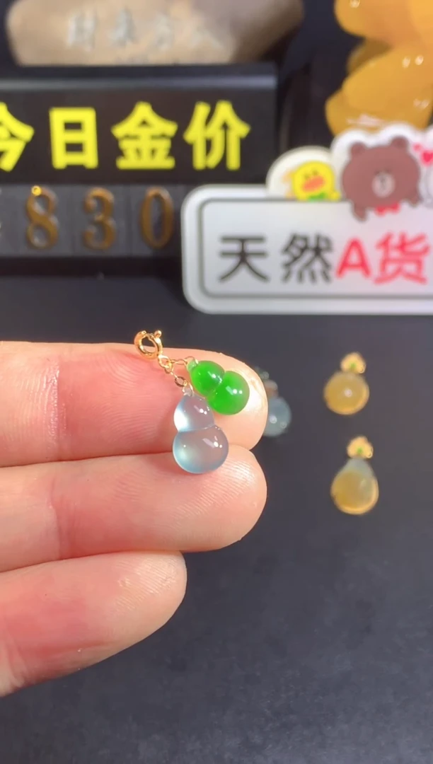 颈饰18K金镶嵌翡翠