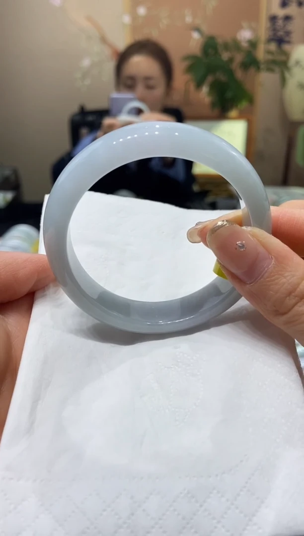 【闪购商品】翡翠手镯未镶嵌54.4圈口