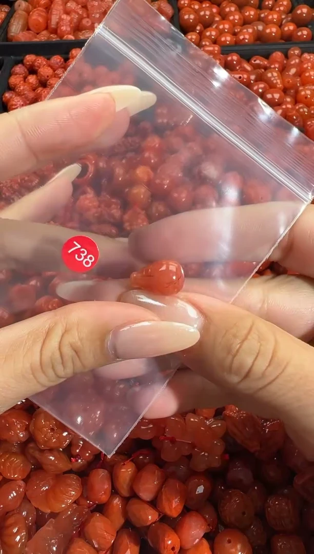 颈饰未镶嵌南红玛瑙1