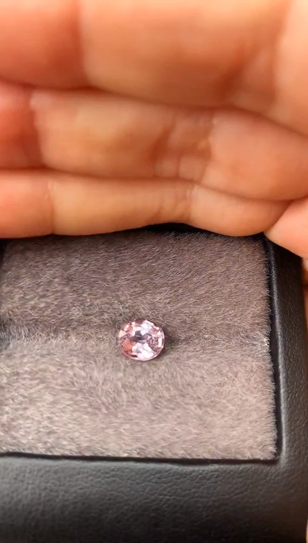 未镶嵌裸石定制尖晶石椭圆型 金属色调 1.50ct