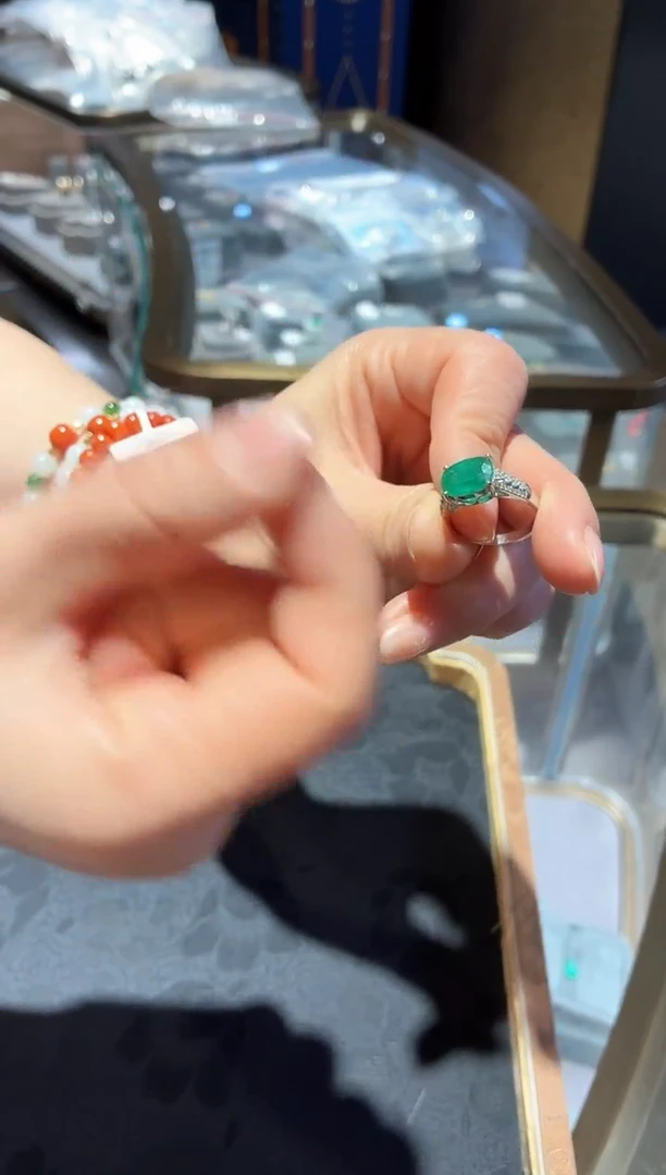 18K金镶嵌戒指祖母绿4【主石3.1ct，丑，不退不换