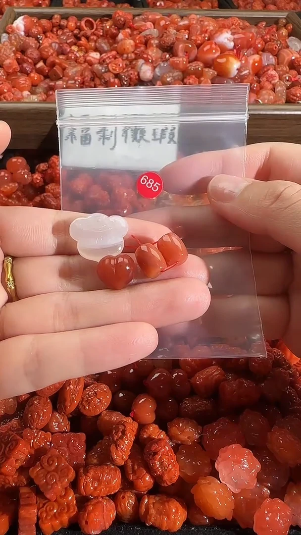 颈饰未镶嵌南红玛瑙1