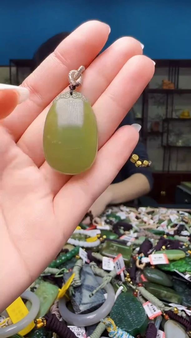 颈饰未镶嵌和田玉1