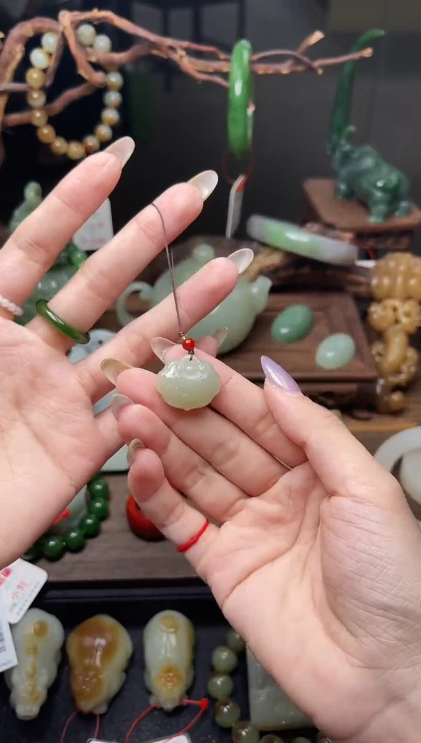 和田玉未镶嵌吊坠(不含链)且末青白 如意锁有瑕疵