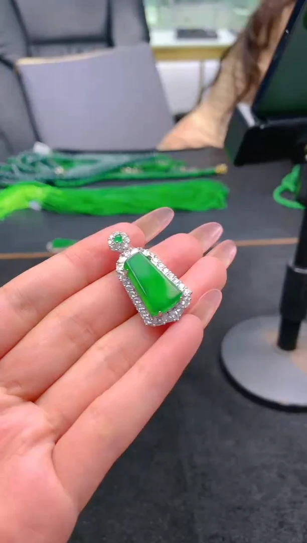 翡翠未镶嵌颈饰天然A货翡翠