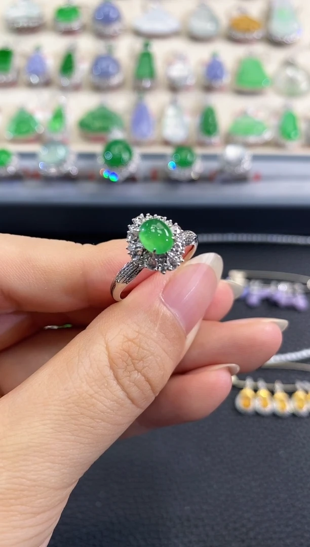 翡翠戒指18K金镶嵌春日珠宝 B106