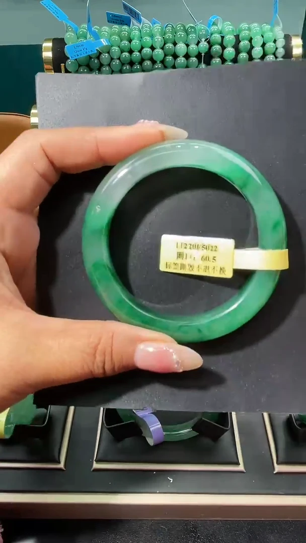 未镶嵌手镯石英质玉（非洲翠）21手镯