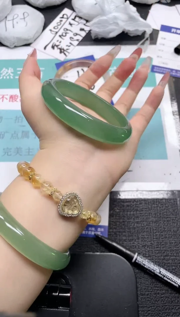 未镶嵌手镯石英质玉126-60