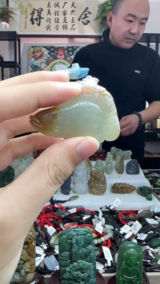 颈饰未镶嵌和田玉鱼