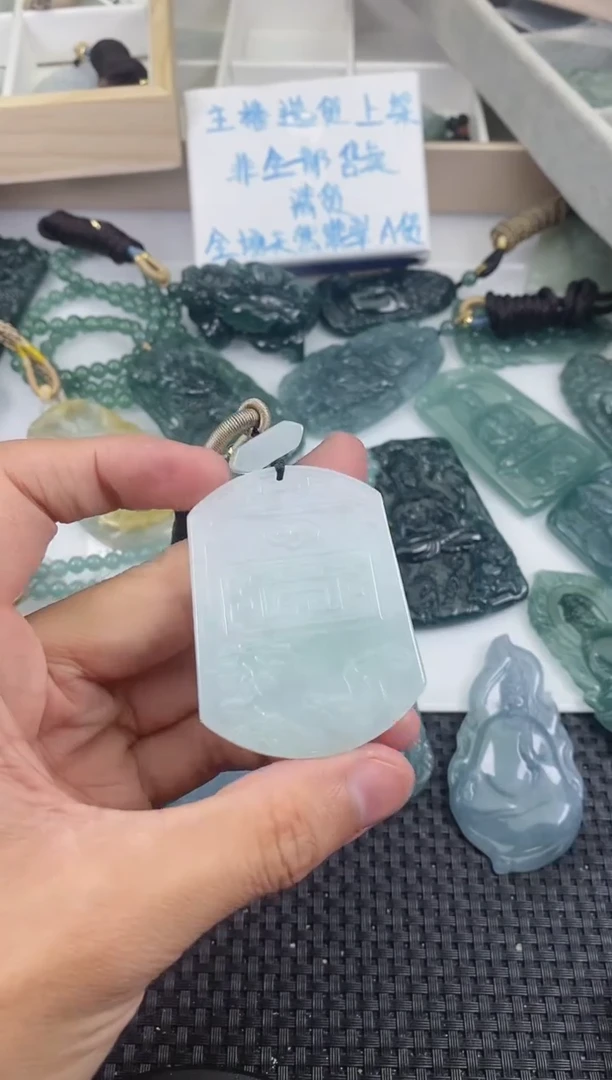 翡翠未镶嵌颈饰