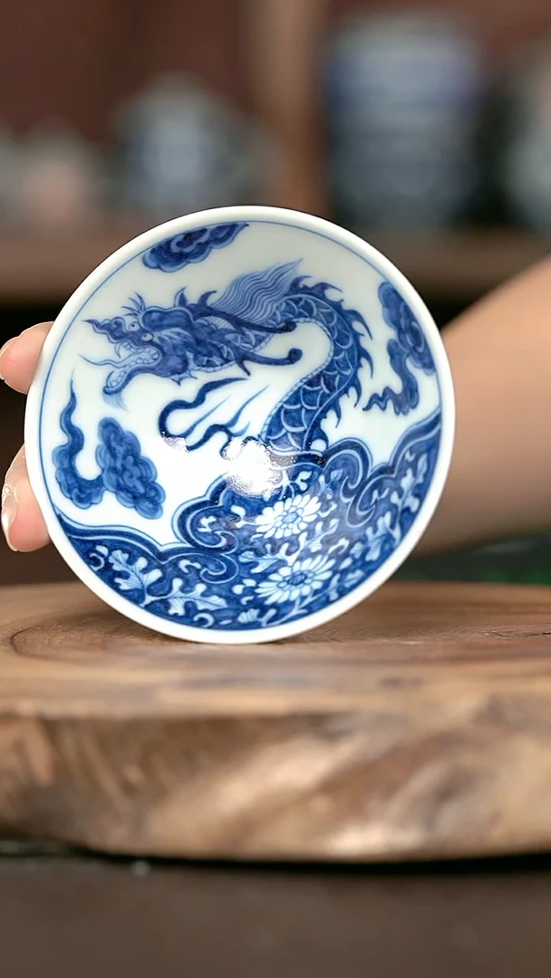 手绘手绘高温现代瓷  气  如意窗花龙斗笠杯90cc