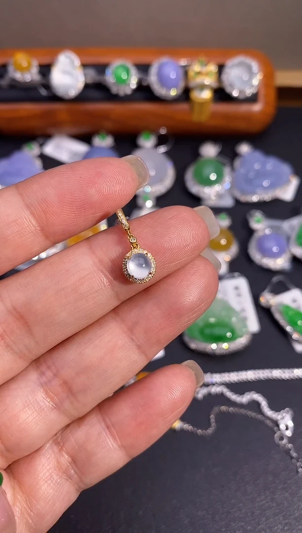 【闪购商品】翡翠颈饰18K金镶嵌吊坠