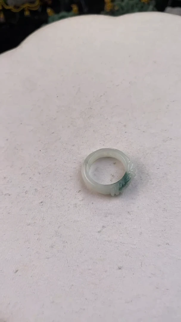 翡翠未镶嵌颈饰微瑕