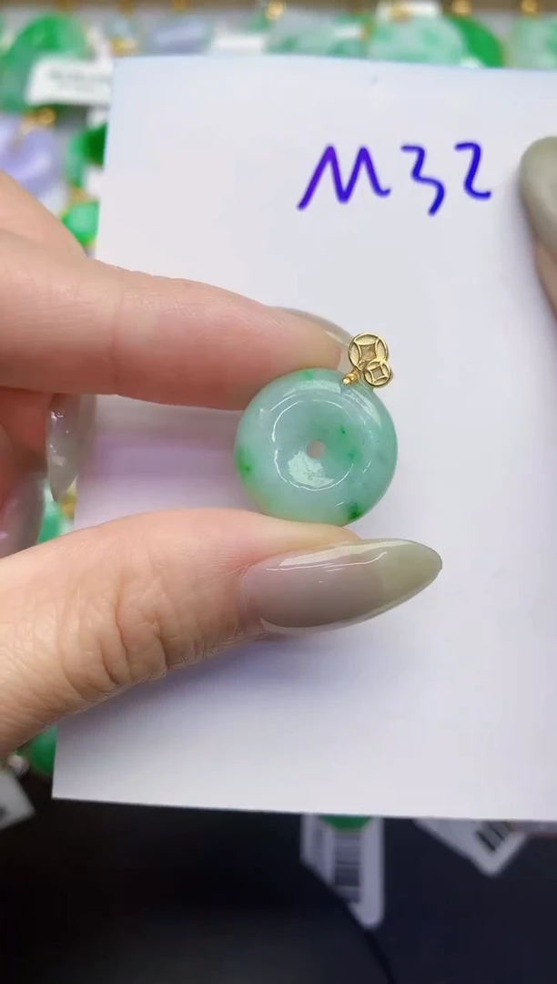 翡翠未镶嵌颈饰缅甸天然翡翠A货