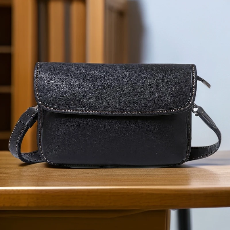 男士斜挎单肩包2025新款手拿包潮牌休闲横款植鞣头层牛皮真皮男包