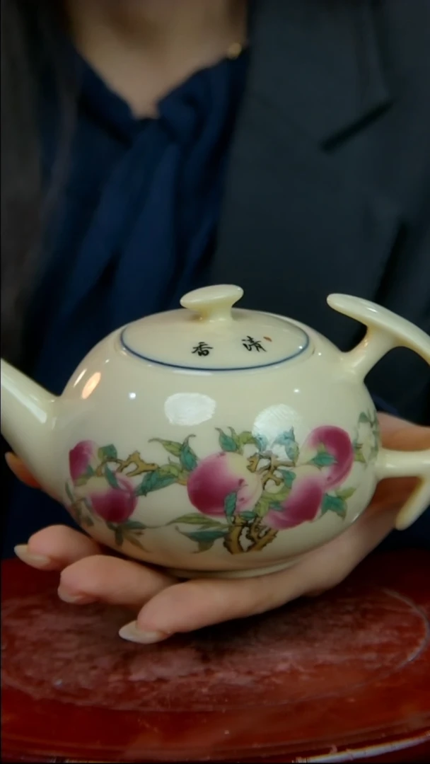 摆件陶景德镇陶瓷摆件黄稀土寿桃直嘴壶