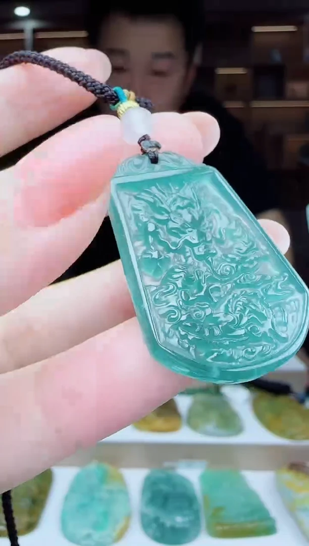 颈饰未镶嵌翡翠多样性发其一  龙牌   13.14