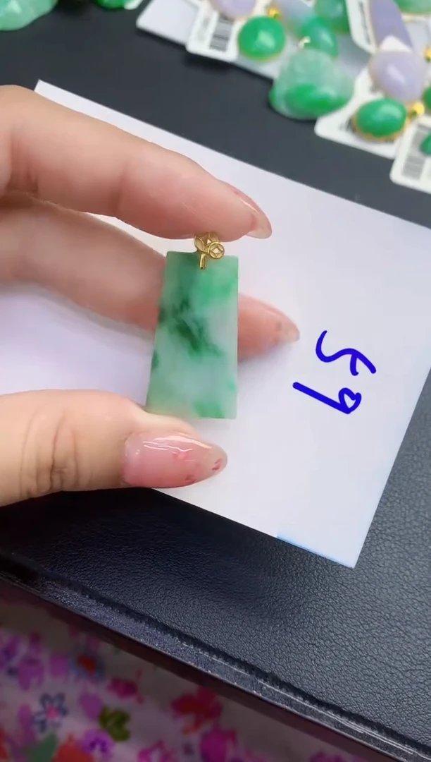 翡翠未镶嵌颈饰缅甸天然翡翠A货