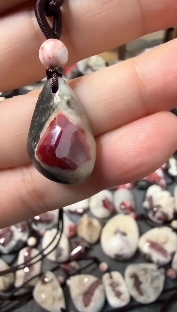 【闪购商品】天然辰砂大晶砂原石吊坠1