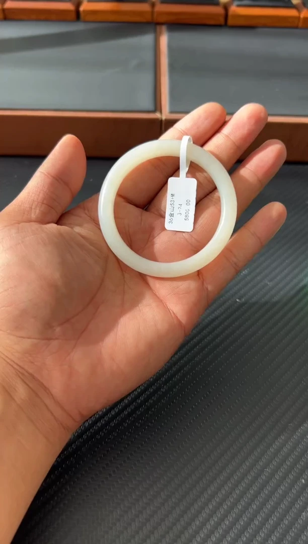 未镶嵌手镯和田玉且末金山微色差53+M