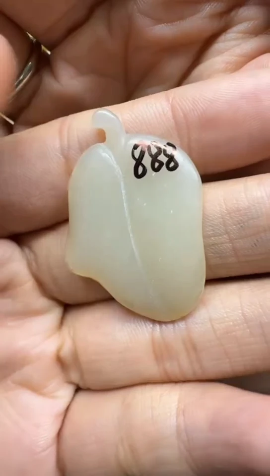 和田玉未镶嵌吊坠(不含链)220克重8.1克