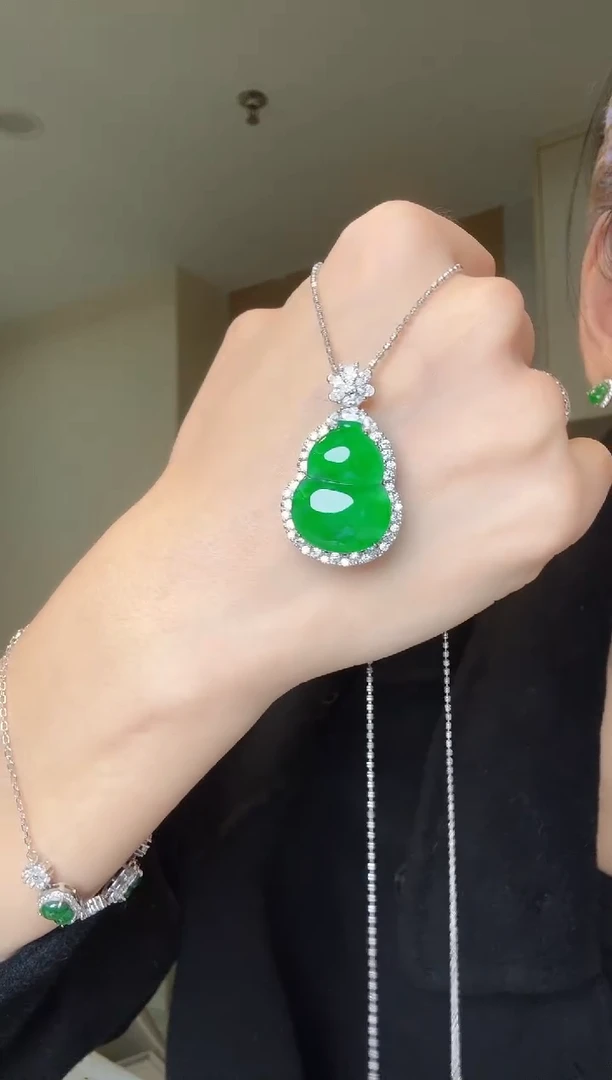 【闪购商品】翡翠吊坠(不含链)银S925镶嵌天然翡翠吊坠