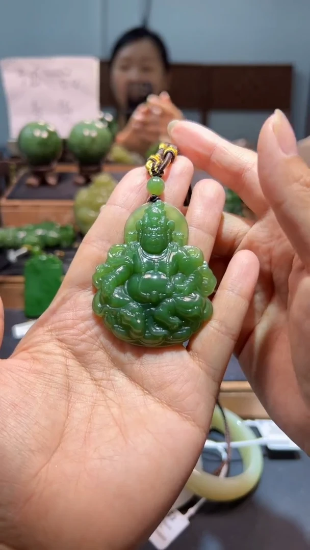 颈饰未镶嵌和田玉（碧玉）1