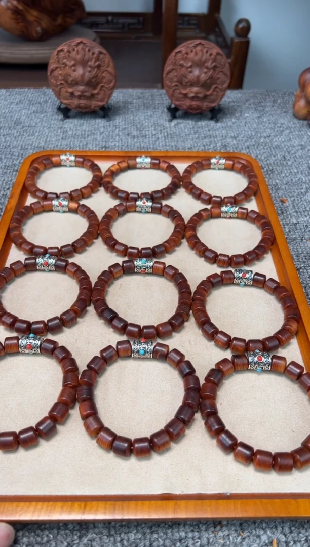 柏木（崖柏）1.0带配饰桶珠黑骨蜜结糖