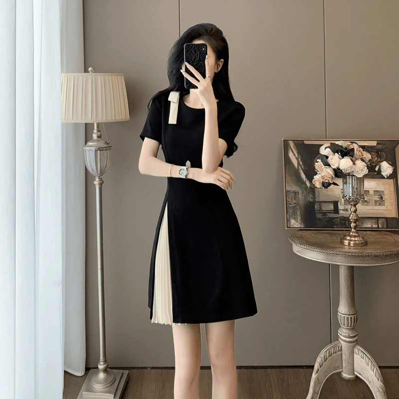 黑色休闲连衣裙女夏季收腰显瘦气质高级感赫本风小黑裙拼色裙子