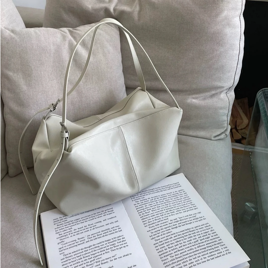 韩系设计款 植鞣牛皮枕头包 大容量 百搭松弛