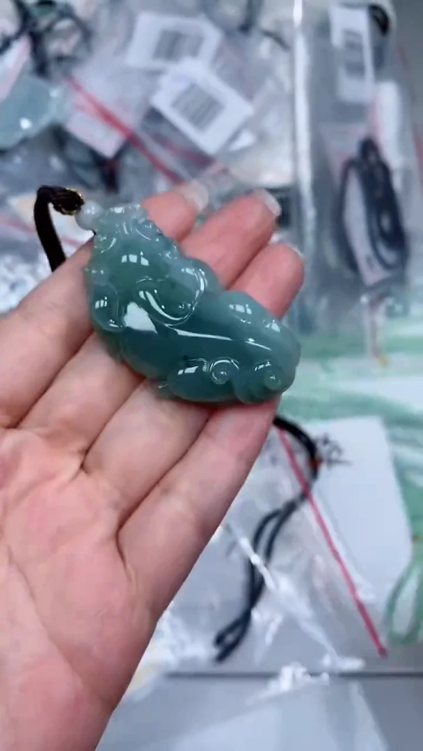 颈饰未镶嵌翡翠吊坠