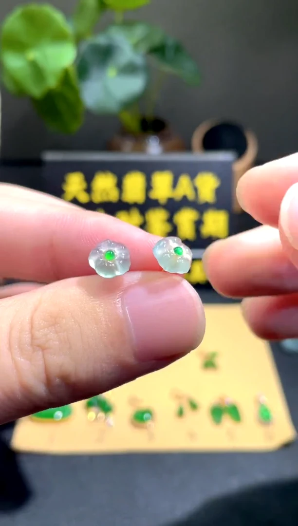 颈饰18K金镶嵌翡翠翡翠A货