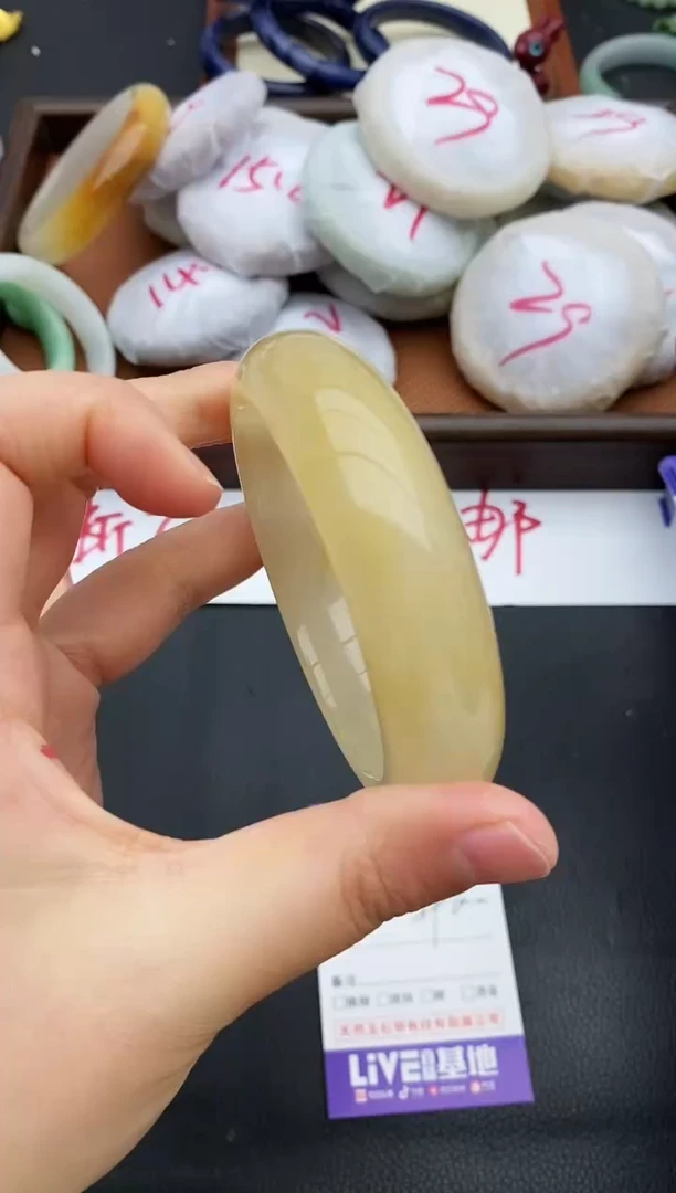 未镶嵌手镯石英质玉25+59/60