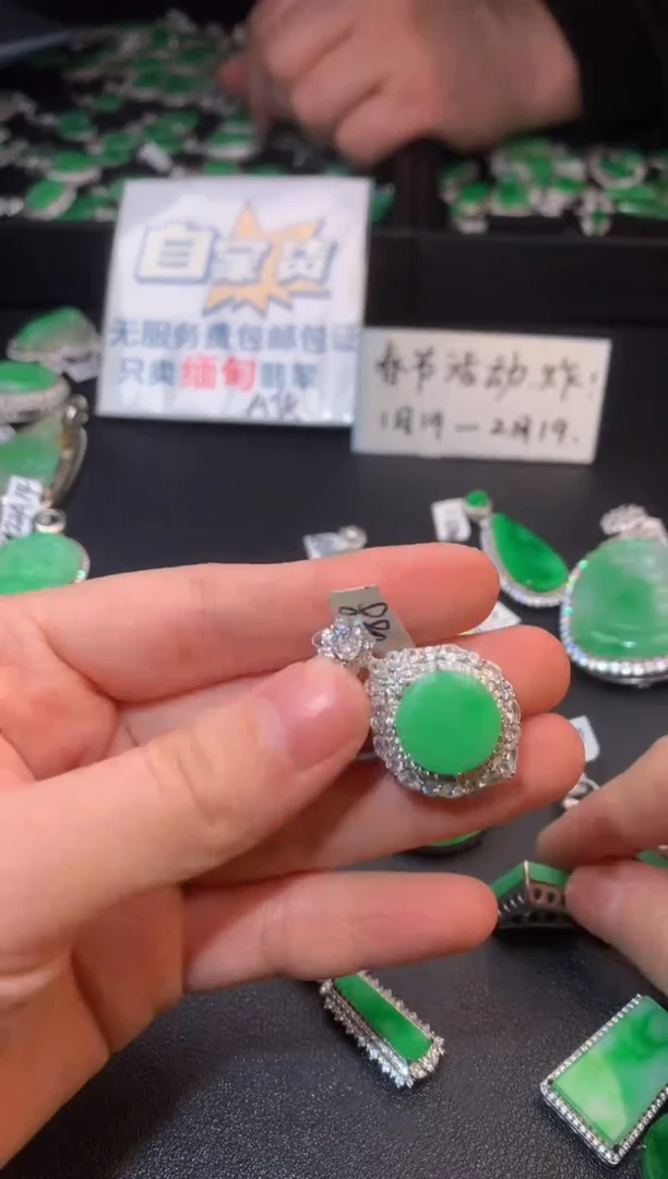 【闪购商品】翡翠颈饰银S925镶嵌翡翠
