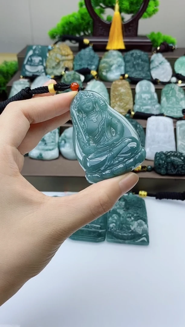 翡翠未镶嵌颈饰