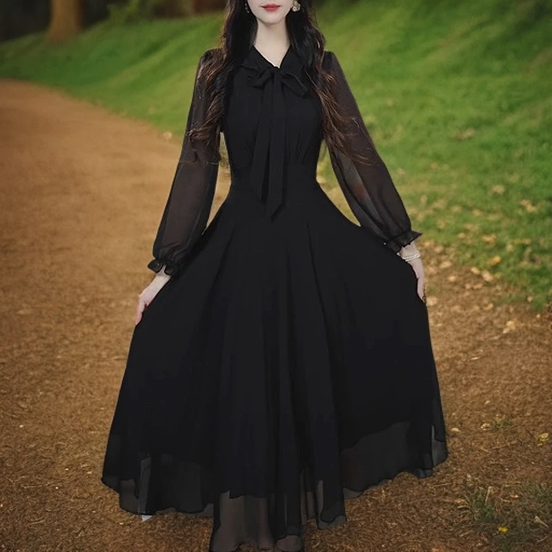 时尚显瘦高级连衣裙2025春季新款收腰气质高级黑色裙子小黑裙