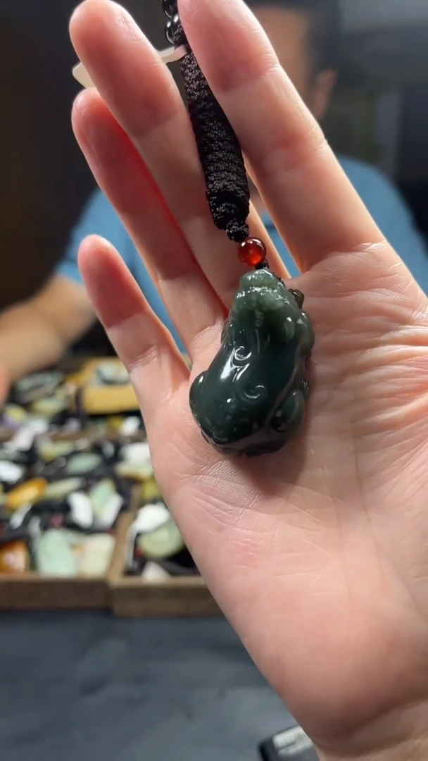 和田玉未镶嵌颈饰`