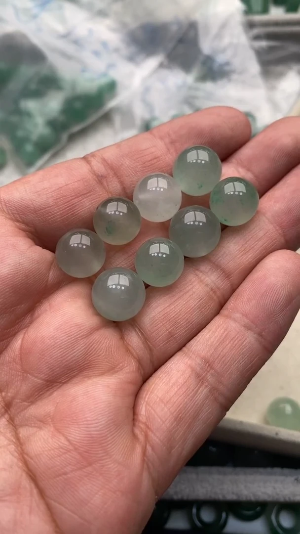 未镶嵌石英质玉（非洲翠）珠宝奇石非洲翠珠子8个