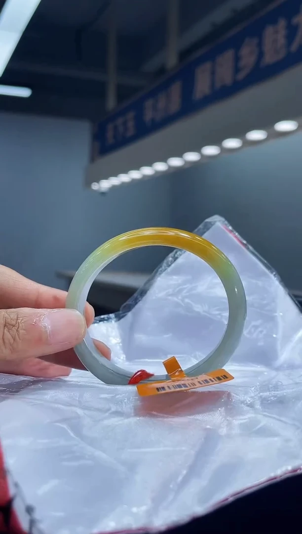 未镶嵌手镯（贵妃镯）翡翠2