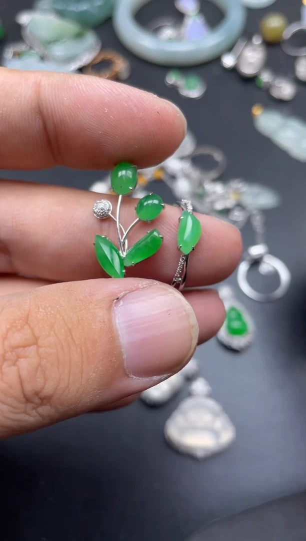 【闪购商品】翡翠颈饰18K金镶嵌foce寄售商品不退不换