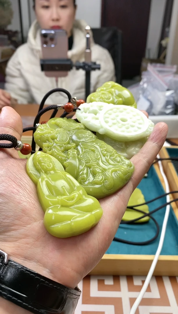 【闪购商品】蛇纹石玉其它未镶嵌多样性发货一个