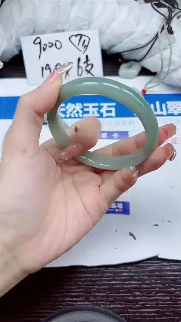 石英质玉手镯未镶嵌A110-62.63